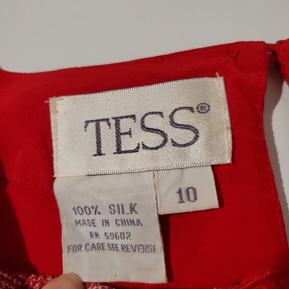 Tess Vintage 100% Silk Red Keyhole Blouse Womens Size 10 Top Holiday Event - Picture 9 of 11